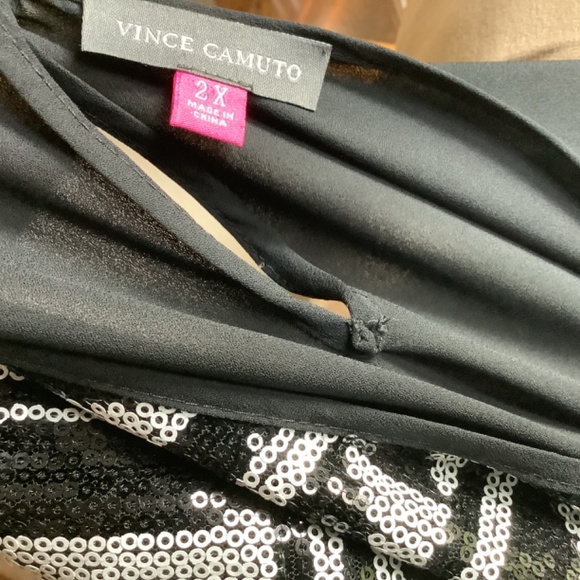 Vince Camuto Sequined Top Black White Abstract Short Sleeve Size 2X - Picture 8 of 9